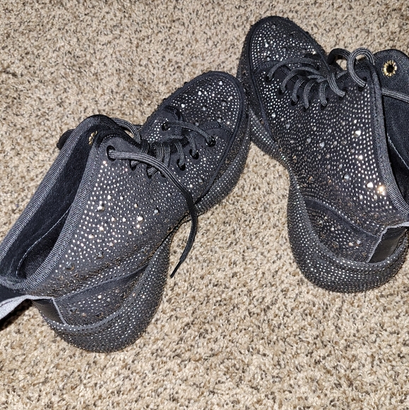 Shoes - Picture 8 of 12